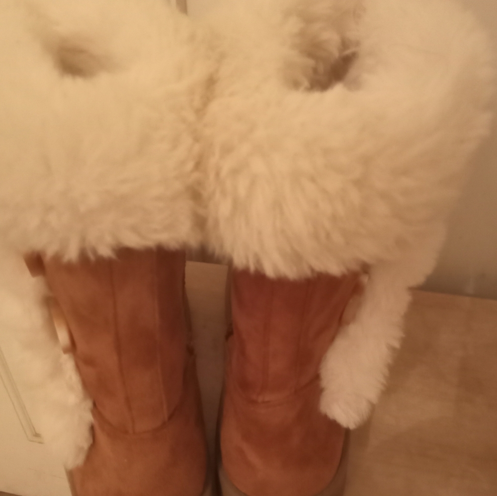 Boot's - Picture 2 of 6
